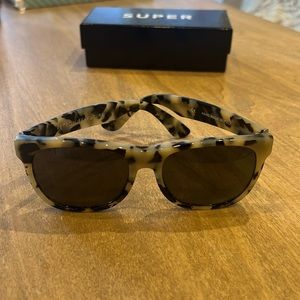 RETROSUPERFUTURE CLASSIC SUNGLASSES - DISCONTINUED COLORWAY WHITE TORTOISESHELL.